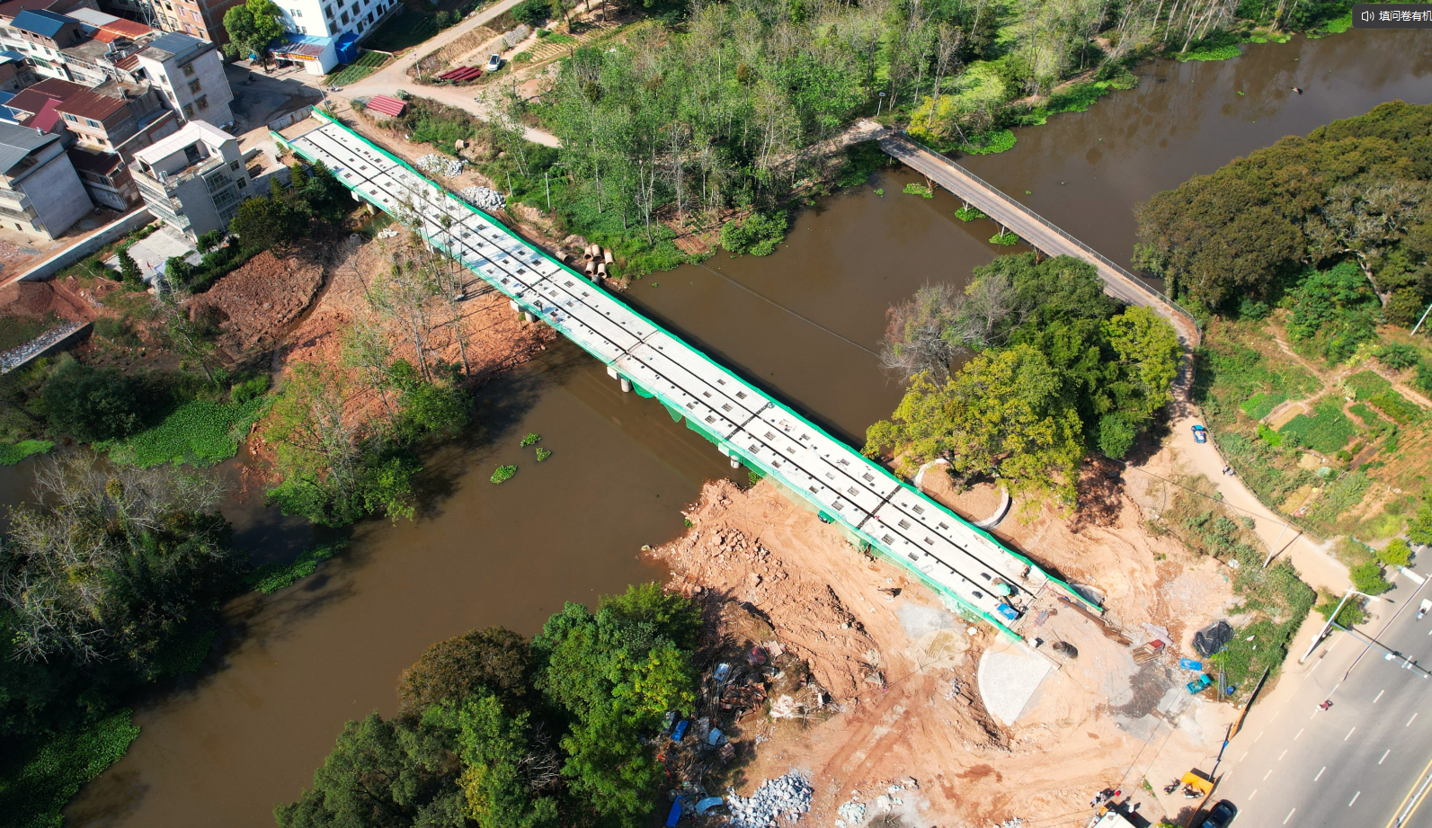 瑞金新院大橋重建工程正在橋面鋪裝施工